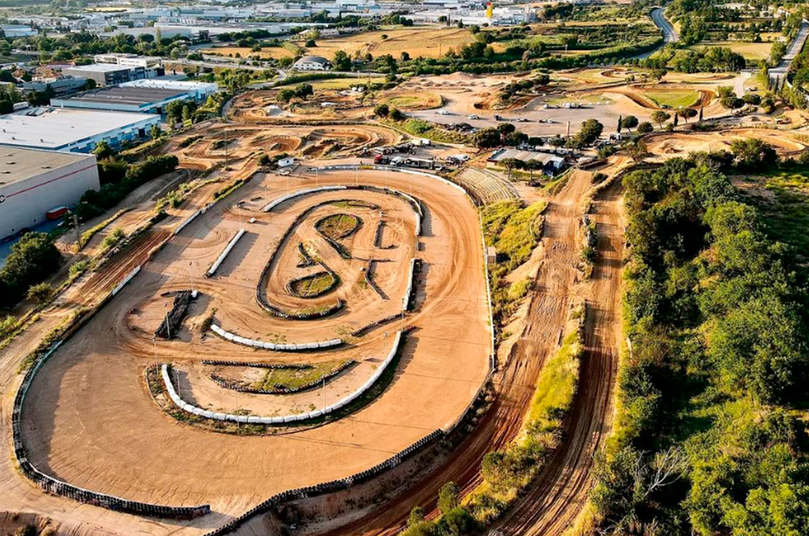 Alojamiento para aficionados al motor, cerca de Rocco's Ranch